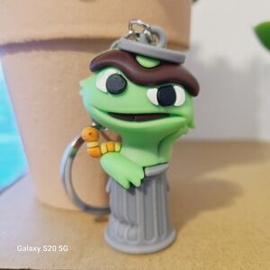 Sesame Street Oscar the Grouch Trash Can Keychain Toy Accessory NEW Collectible